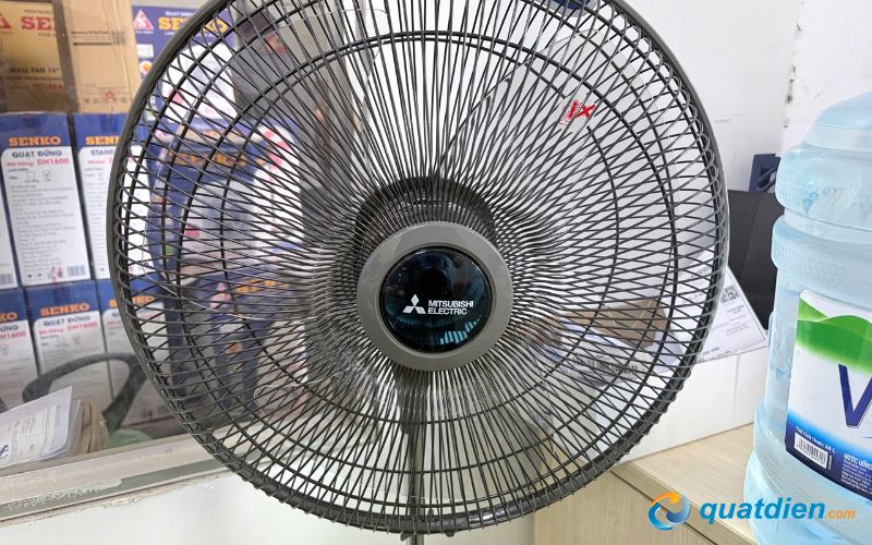 Lắp lồng trước vào và khóa cố định 2 lồng lại
