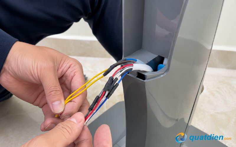 Nối các dây chức năng đúng vị trí trên bo mạch