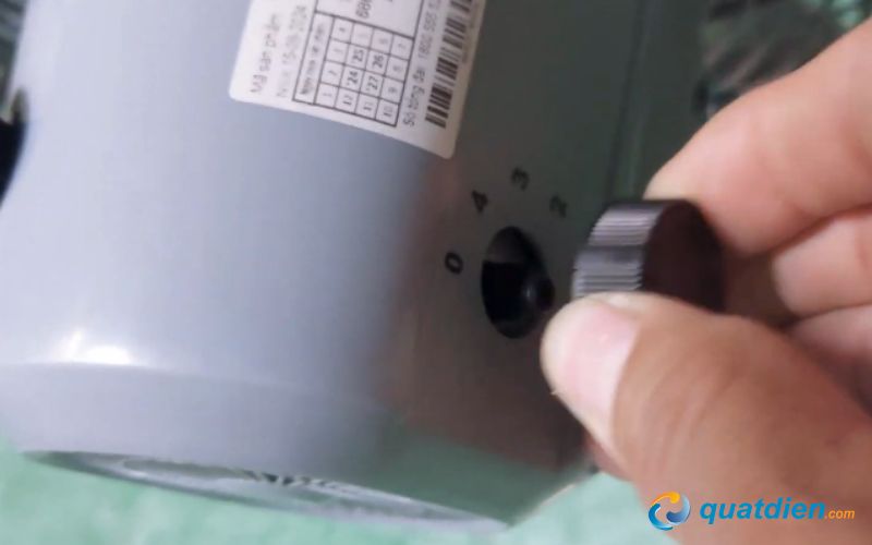Tháo núm công tắc số