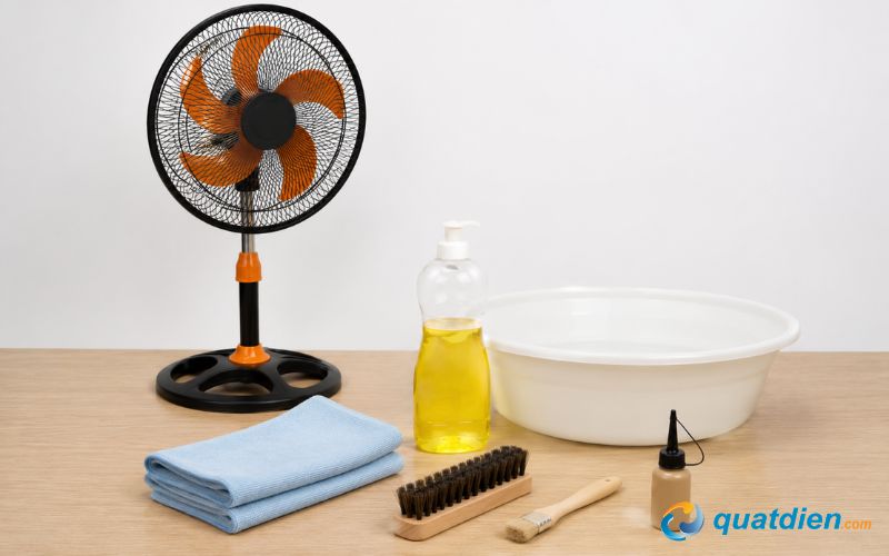 Dụng cụ cần chuẩn bị trước khi thực hiện cách tháo quạt đứng và vệ sinh quạt