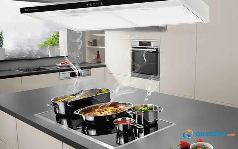 Không khí gian bếp luôn trong lành, sạch thoáng ngay cả khi nấu nướng các món chiên xào nhiều dầu mỡ