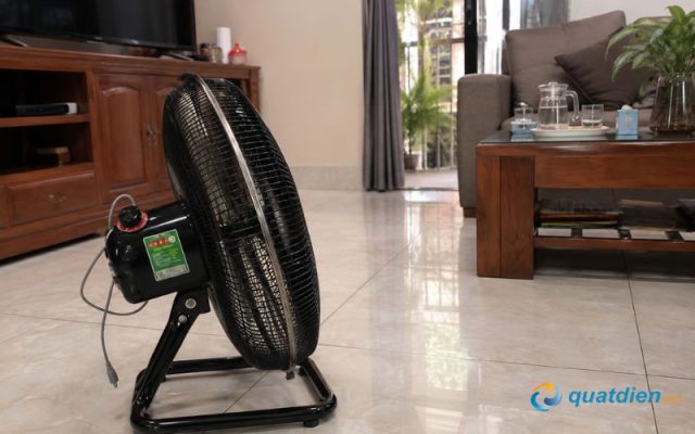 Quạt sàn Chinghai FF920B trong lượng 7.2 kg dễ dàng di chuyển