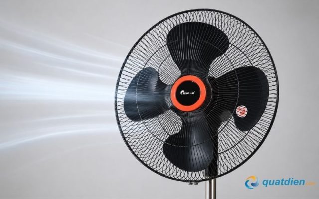 Bộ 4 cánh nhựa sải 45cm của Quạt sàn rút Chinghai FF2318 giúp gió lan tỏa rộng
