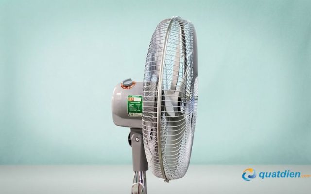 Thiết kế nút vặn điều chỉnh 3 mức gió linh hoạt, dễ dàng thao tác