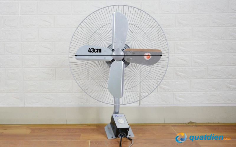 Chinghai W9199 tạo luồng gió rộng với 4 cánh nhôm