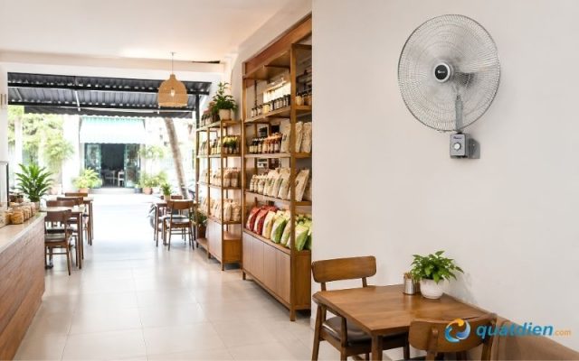 Quạt Chinghai W2518 trang bị 5 cánh nhựa và 3 tốc độ gió