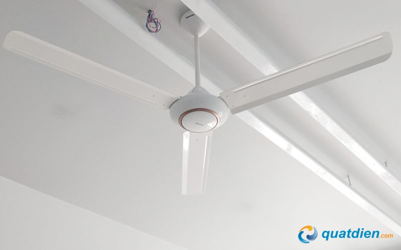 Quạt trần Panasonic F-60MZ2 3 cánh với thiết kế thanh thoát và khả năng tạo gió.