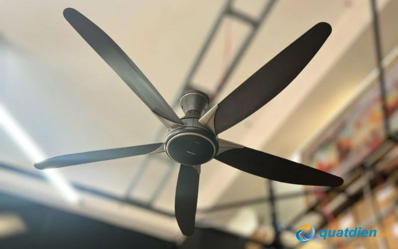 Quạt trần Panasonic 5 cánh tạo luồng gió phù hợp cho không gian sử dụng