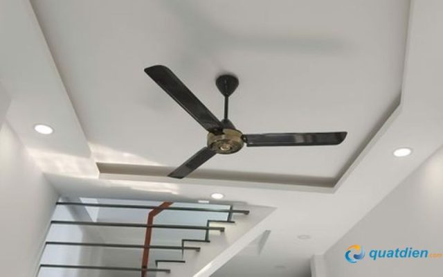 Tông màu đồng cổ phủ trên thân cánh quạt tôn lên sự tinh tế, lịch lãm