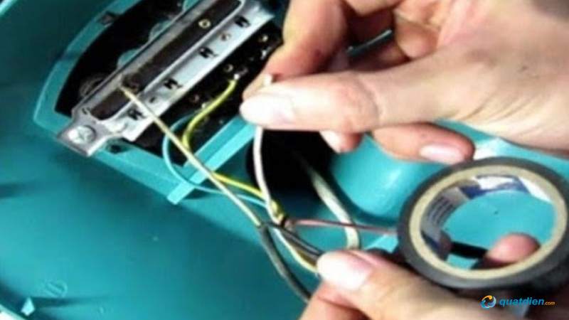 Dây nguồn bị đứt khiến quạt mất điện