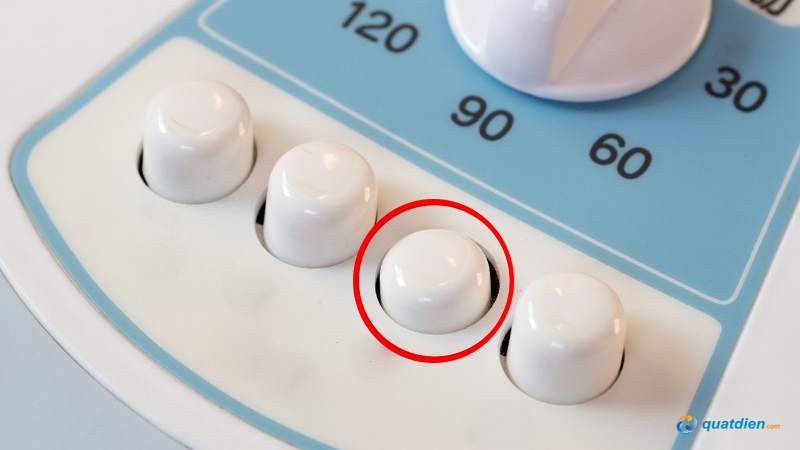 Nút chỉnh gió quạt bị kẹt không xoay được