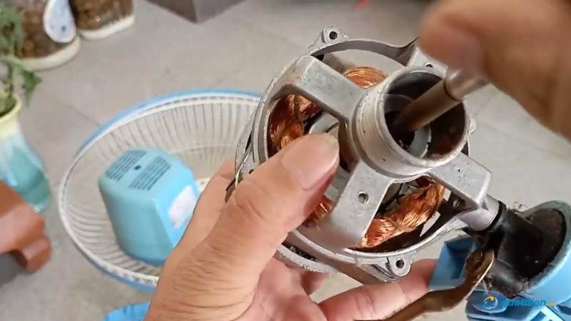 Bạc thau mòn làm trục lệch và quạt rung mạnh