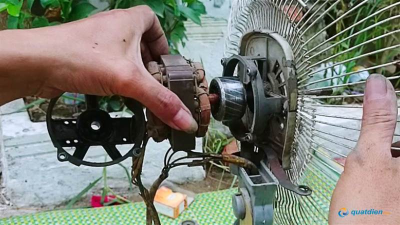 Cuộn dây chạm khiến mô-tơ mất lực quay