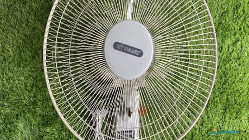 Phòng khách nên chọn quạt treo tường Mỹ Phong có công suất lớn