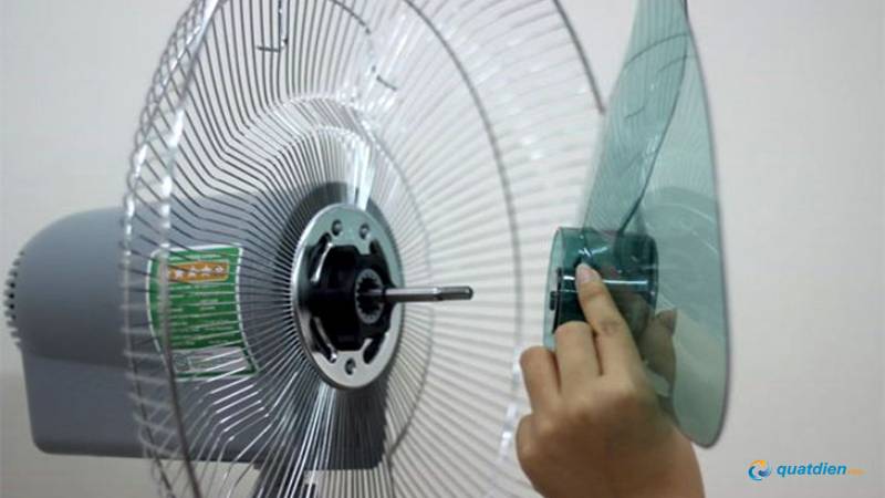 Kiểm tra nguyên nhân quạt treo tường Senko không quay