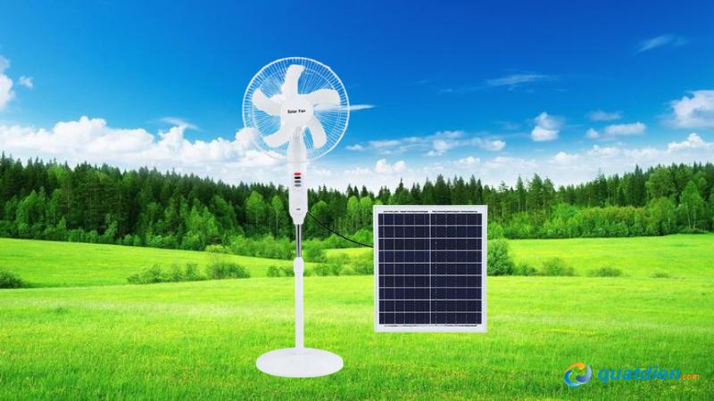 Solar Fan HS-198F tạo luồng gió ổn định với thiết kế 5 cánh quạt.