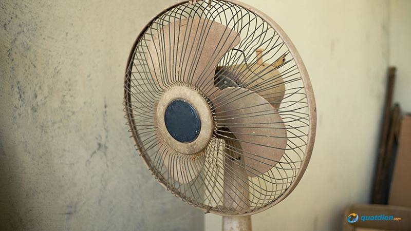Bụi bẩn làm động cơ quạt tản nhiệt kém