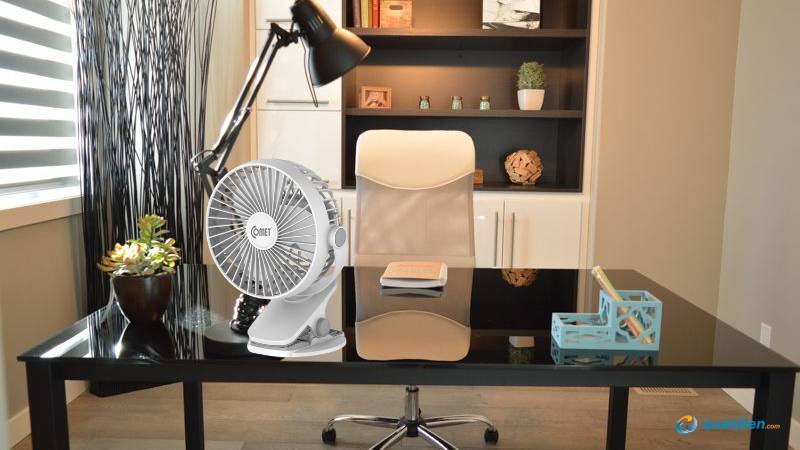 Quạt sạc Comet CRF0705 mang lại luồng gió mát dễ chịu khi làm việc