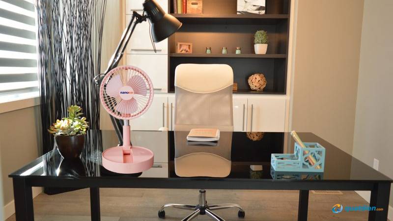 Quạt sạc Nanoco NFF1617P thiết kế gấp gọn giúp dễ dàng mang theo khi di chuyển