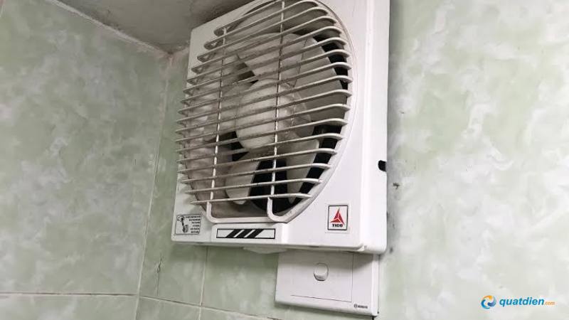 Bật thử quạt để kiểm tra khả năng hút mùi