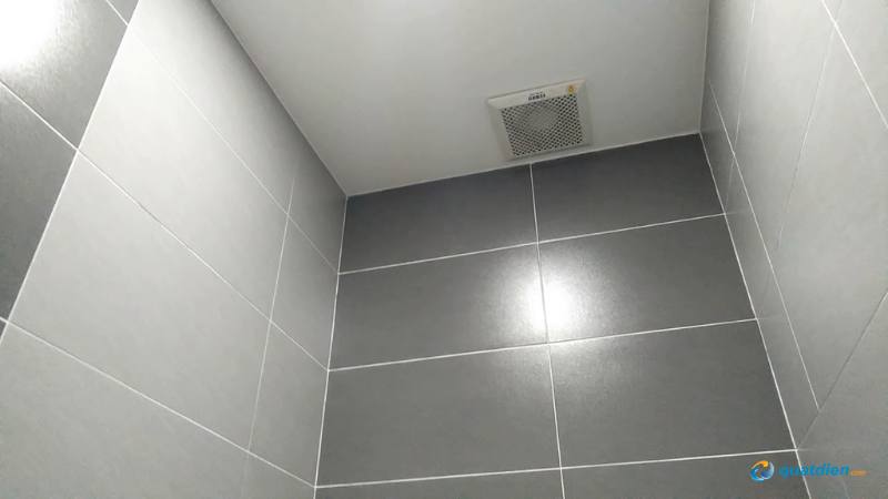 Quạt hút mùi âm trần lắp chìm trên trần, tiết kiệm không gian WC