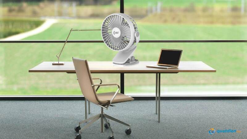 Quạt để bàn mini Comet phù hợp văn phòng, bàn học