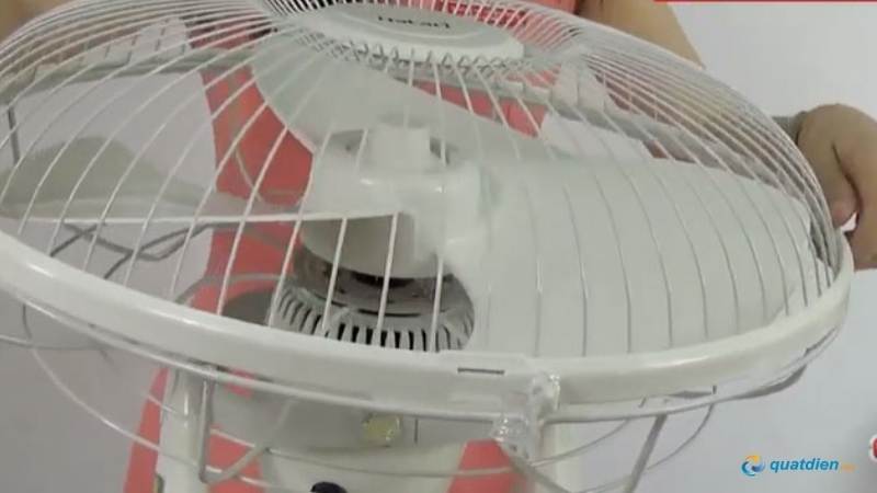 Căn chỉnh lồng trước trước khi gài chốt khóa