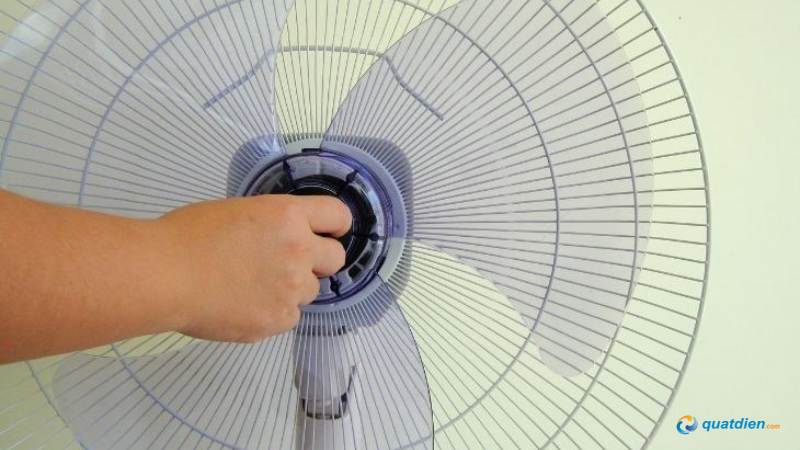 Lắp cánh quạt Senko mới vào đúng khớp