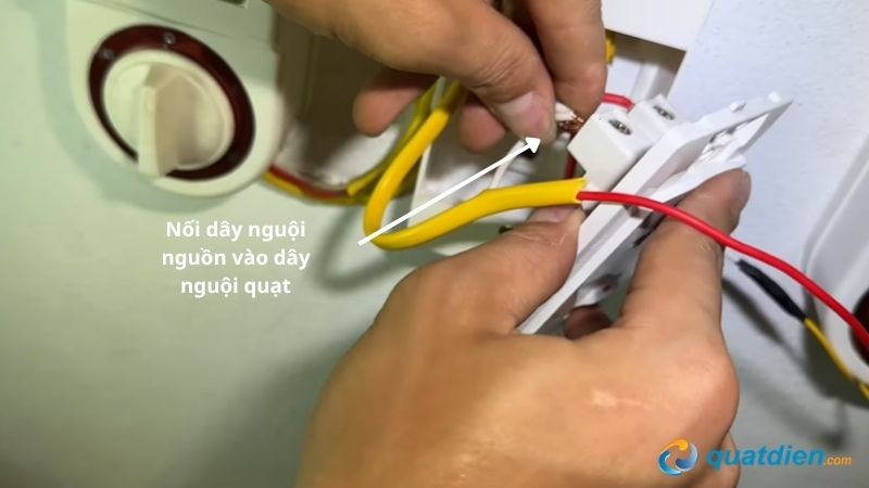 Nối dây nguội của nguồn vào dây nguội của quạt