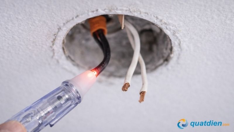 Xác định dây nóng, nguội của quạt bằng bút thử điện