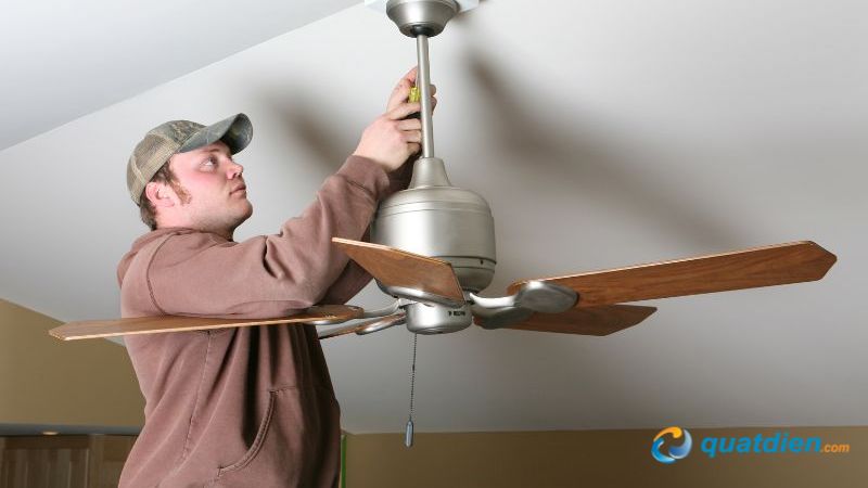 Thợ chuyên nghiệp lắp quạt trần sẽ đảm bảo an toàn và đúng kỹ thuật