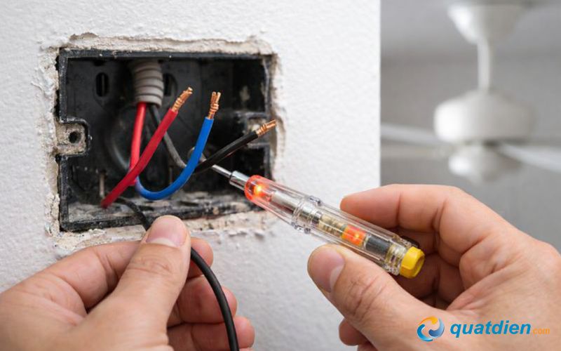 Dùng bút thử đê xác định các dây L,N