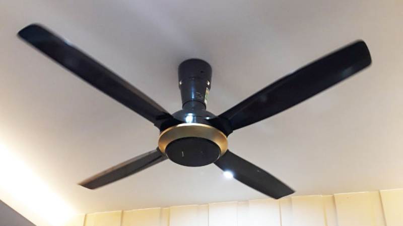 Quạt trần Panasonic 4 cánh F-56XPG màu đen vàng