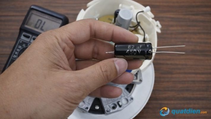 tụ nguồn của quạt trần Panasonic là tụ to nhất