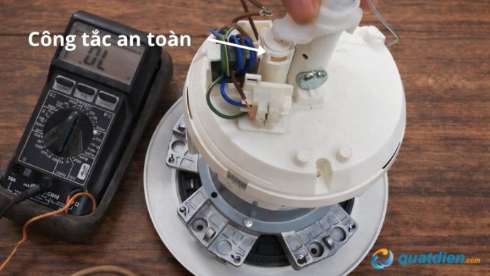 Vị trí công tắc an toàn của quạt trần Panasonic