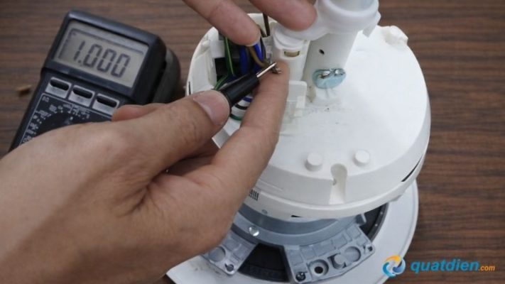 sử dụng đồng hồ vạn năng để đo thông mạch quạt trần