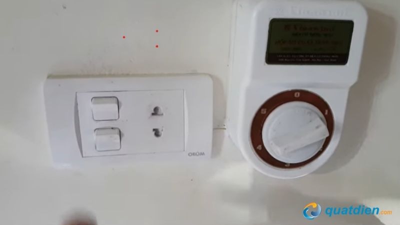 Ngắt nguồn điện trước khi kiểm tra và thay đổi tụ điện cho quạt trần