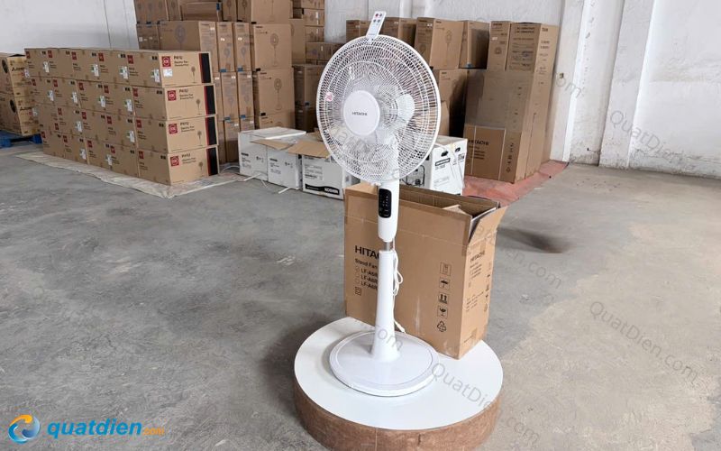 Quạt cây Hitachi LF-A6RCWN tiêu thụ điện thấp, gió vẫn mạnh