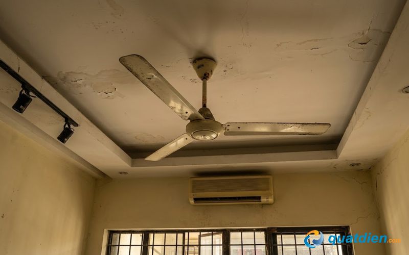Quạt trần cũ, hàng đã qua sử dụng không còn bảo hành chính hãng