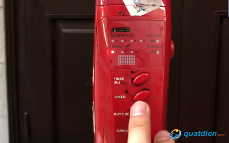 Lắp lại quạt và kiểm tra xem quạt hoạt động bình thường chưa